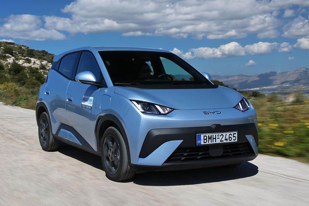 https://cdn.autogreeknews.gr/wp-content/uploads/2026/03/BYD-Dolphin-Surf-2.jpg