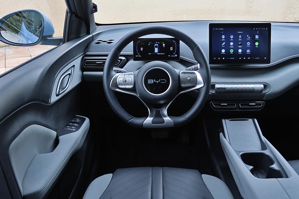 https://cdn.autogreeknews.gr/wp-content/uploads/2026/03/BYD-Dolphin-Surf-interior-2.jpg