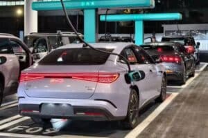 Η BYD κάνει τη φόρτιση το ίδιο γρήγορη με το βενζινάδικο