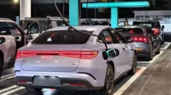 Η BYD κάνει τη φόρτιση το ίδιο γρήγορη με το βενζινάδικο