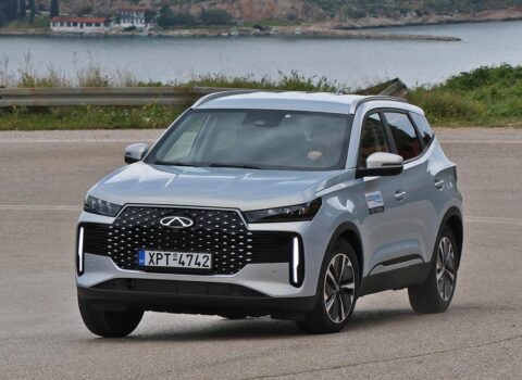 Διαπρέπει το Chery Tiggo 4 Hybrid σε τιμή, κατανάλωση & εγγύηση