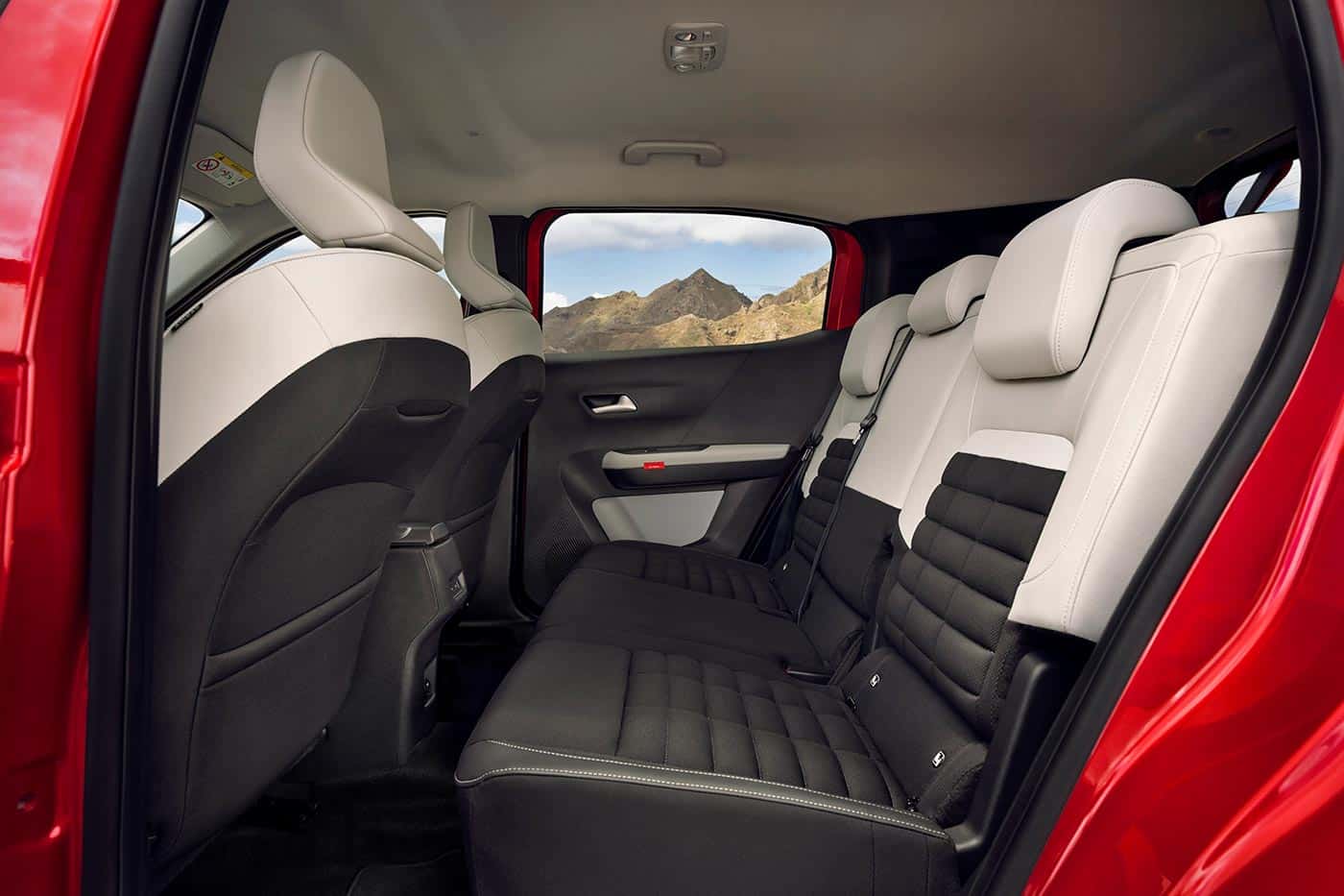 https://cdn.autogreeknews.gr/wp-content/uploads/2026/03/Citroen-C3-Aircross-2025-interior-2.jpg
