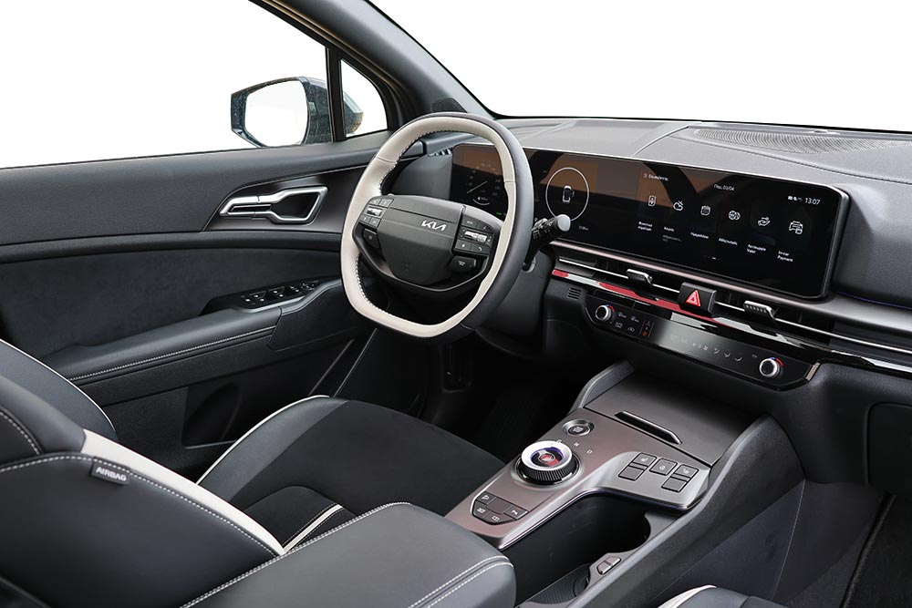 https://cdn.autogreeknews.gr/wp-content/uploads/2026/03/Kia-Sportage-MY26-interior-10.jpg