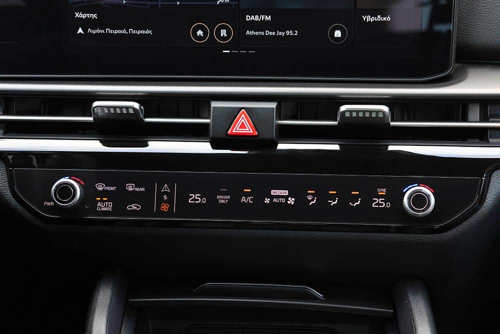 https://cdn.autogreeknews.gr/wp-content/uploads/2026/03/Kia-Sportage-MY26-interior-24.jpg