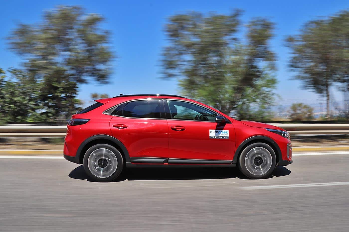 https://cdn.autogreeknews.gr/wp-content/uploads/2026/03/Kia-XCeed-side.jpg