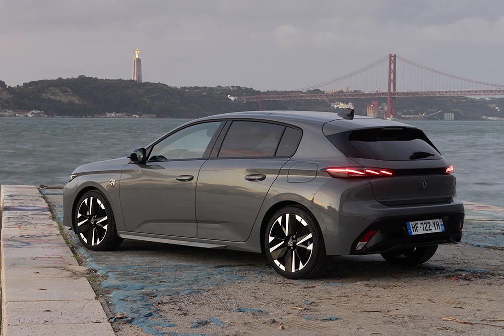 https://cdn.autogreeknews.gr/wp-content/uploads/2026/03/Peugeot-308-2026-4.jpg