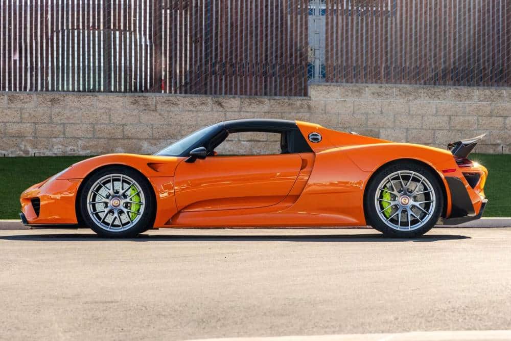https://cdn.autogreeknews.gr/wp-content/uploads/2026/03/Porsche_918_Spyder_Weissach_2015_auction-5.jpg