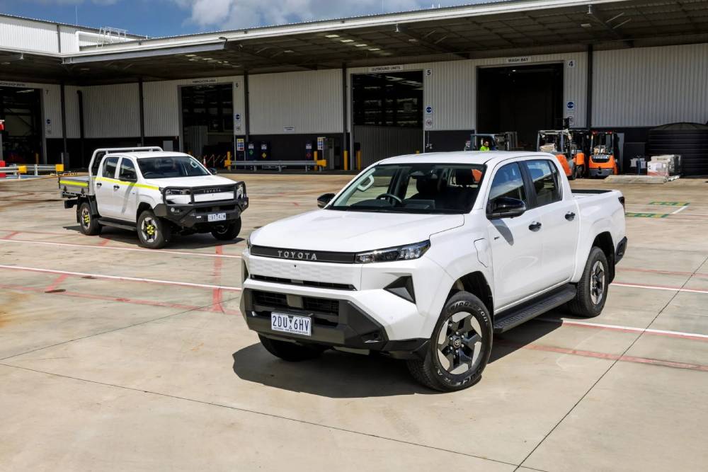 https://cdn.autogreeknews.gr/wp-content/uploads/2026/03/Toyota-Hilux-BEV-Australia-1-2048x1366-1.jpg