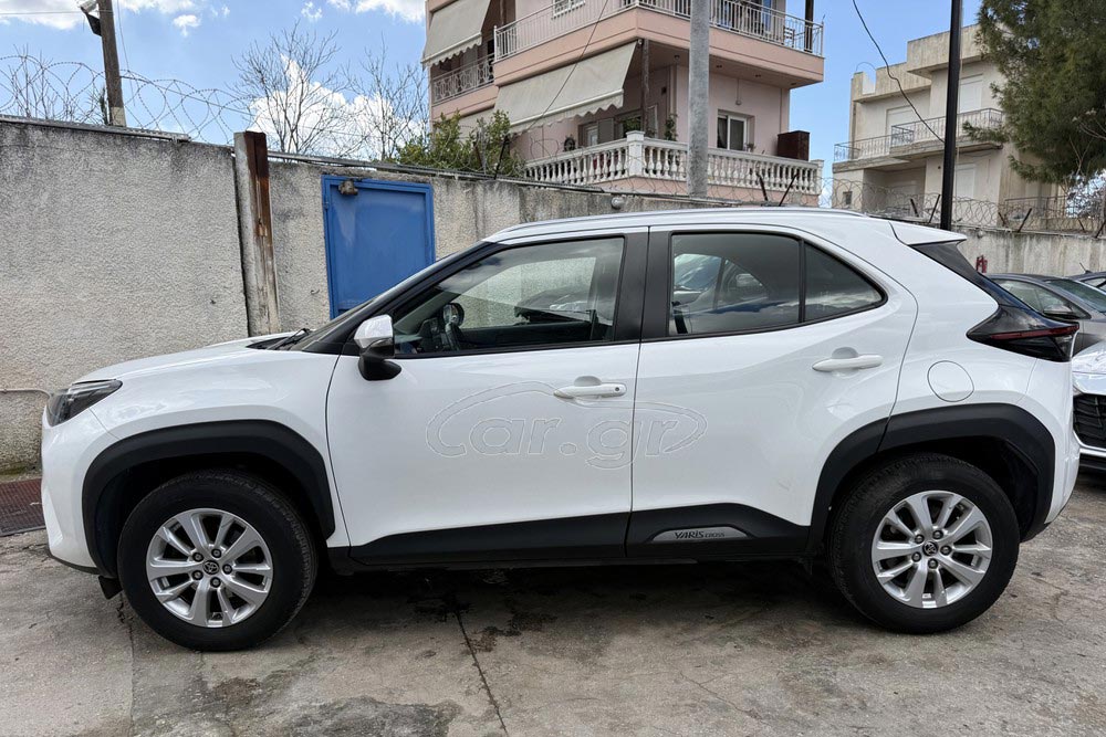 https://cdn.autogreeknews.gr/wp-content/uploads/2026/03/Toyota-Yaris-Cross-2021-3.jpg
