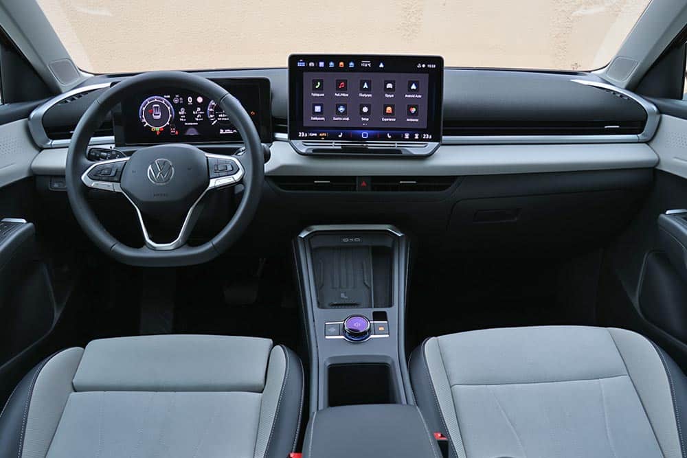 https://cdn.autogreeknews.gr/wp-content/uploads/2026/03/VW-T-Roc-2026-interior-1.jpg