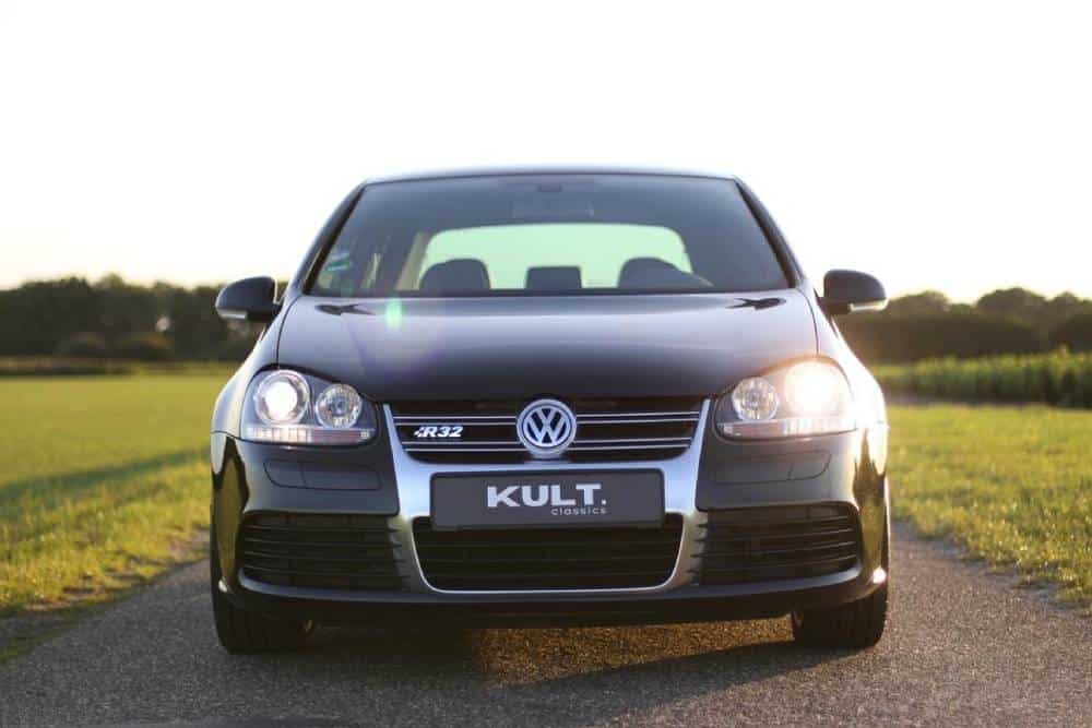 https://cdn.autogreeknews.gr/wp-content/uploads/2026/03/VW_Golf_V_R32_2006_for_sale-10.jpg