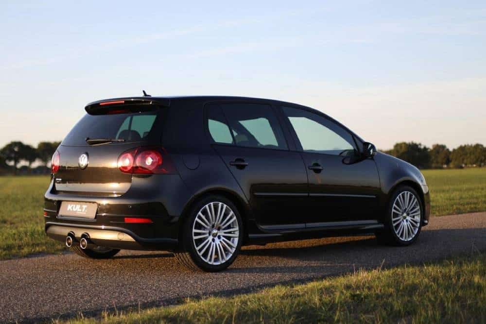 https://cdn.autogreeknews.gr/wp-content/uploads/2026/03/VW_Golf_V_R32_2006_for_sale-12.jpg