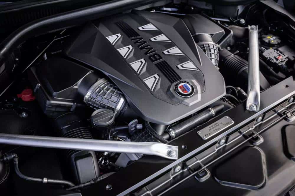 https://cdn.autogreeknews.gr/wp-content/uploads/2026/03/bmw-alpina-xb7-manufaktur-2026-10.jpg