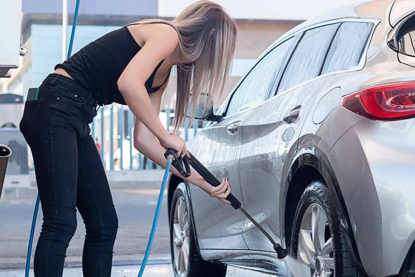 https://cdn.autogreeknews.gr/wp-content/uploads/2026/03/car-wash-04.jpg