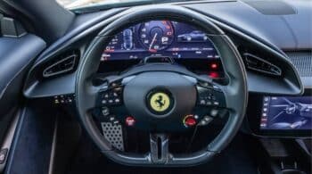 Η Ferrari προτιμά τα φυσικά κουμπιά παρά το έξτρα κόστος