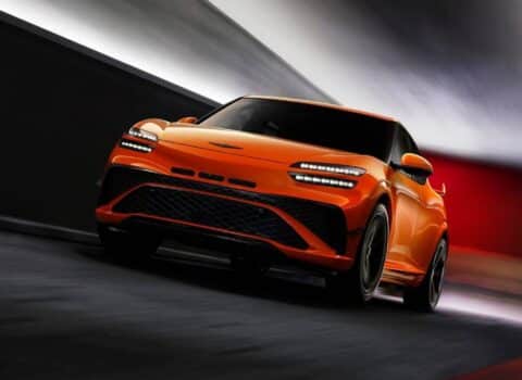 Το καταιγιστικό γκάζι του νέου Genesis GV60 Magma (+video)
