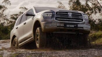 Το κινεζικό Tank PHEV που κάνει πλάκα στο Land Cruiser (+video)