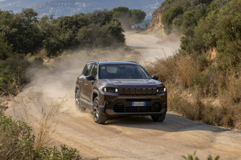 https://cdn.autogreeknews.gr/wp-content/uploads/2026/03/jeep_compass_e-hybrid_first_edition8.jpg