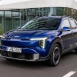 kia-new-stonic-yacht-blue-dynamic-print-3600x2400-002