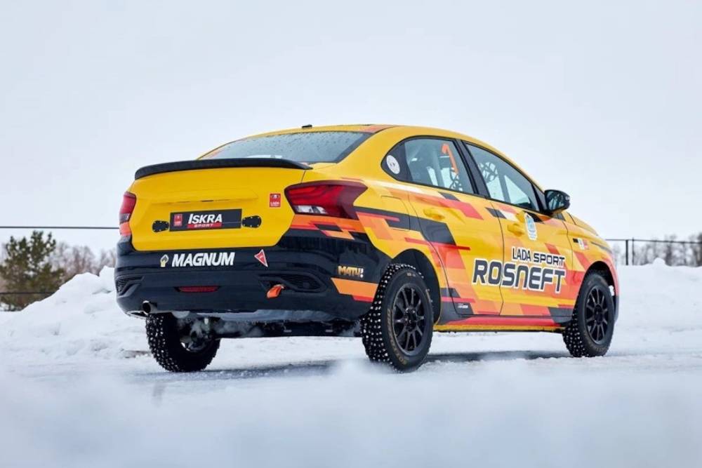 https://cdn.autogreeknews.gr/wp-content/uploads/2026/03/lada-iskra-racing-02.jpg