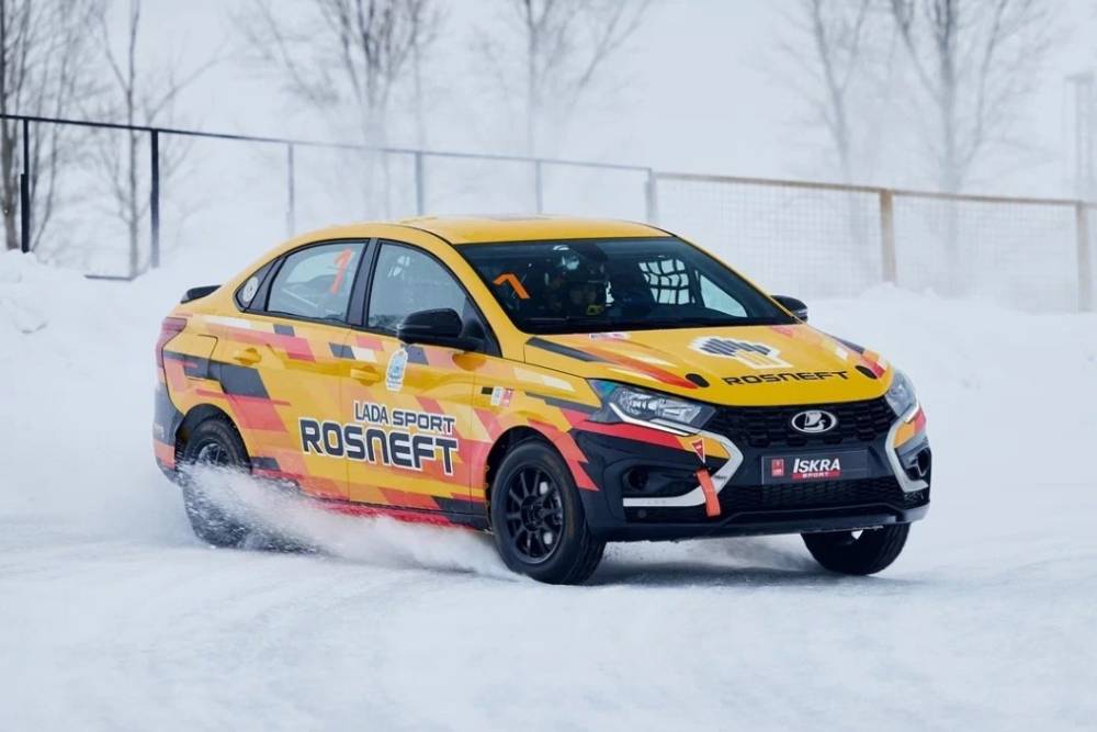 https://cdn.autogreeknews.gr/wp-content/uploads/2026/03/lada-iskra-racing-07.jpg