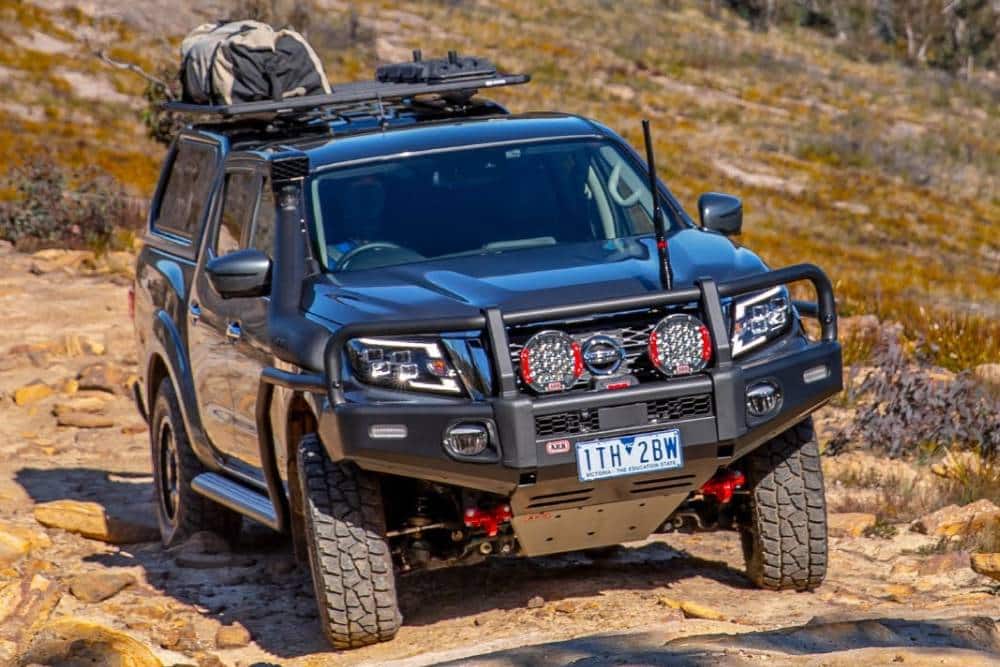 https://cdn.autogreeknews.gr/wp-content/uploads/2026/03/nissan-navara-arb-04.jpg