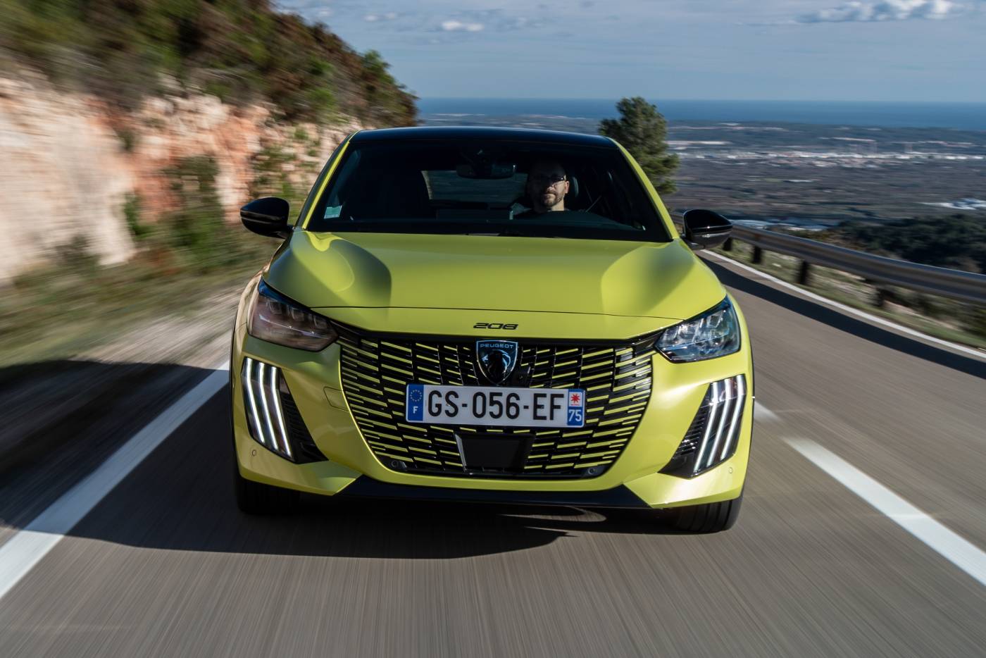 https://cdn.autogreeknews.gr/wp-content/uploads/2026/03/peugeot_e-208_gt_515.jpg