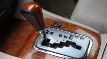 Τι κάνει το «shift lock» στο αυτόματο κιβώτιο; (+video)