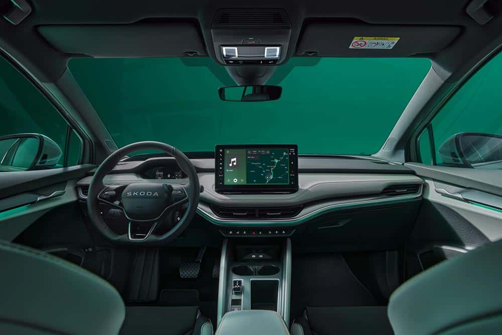 https://cdn.autogreeknews.gr/wp-content/uploads/2026/03/skoda_elroq_front_interior_lodge.jpg
