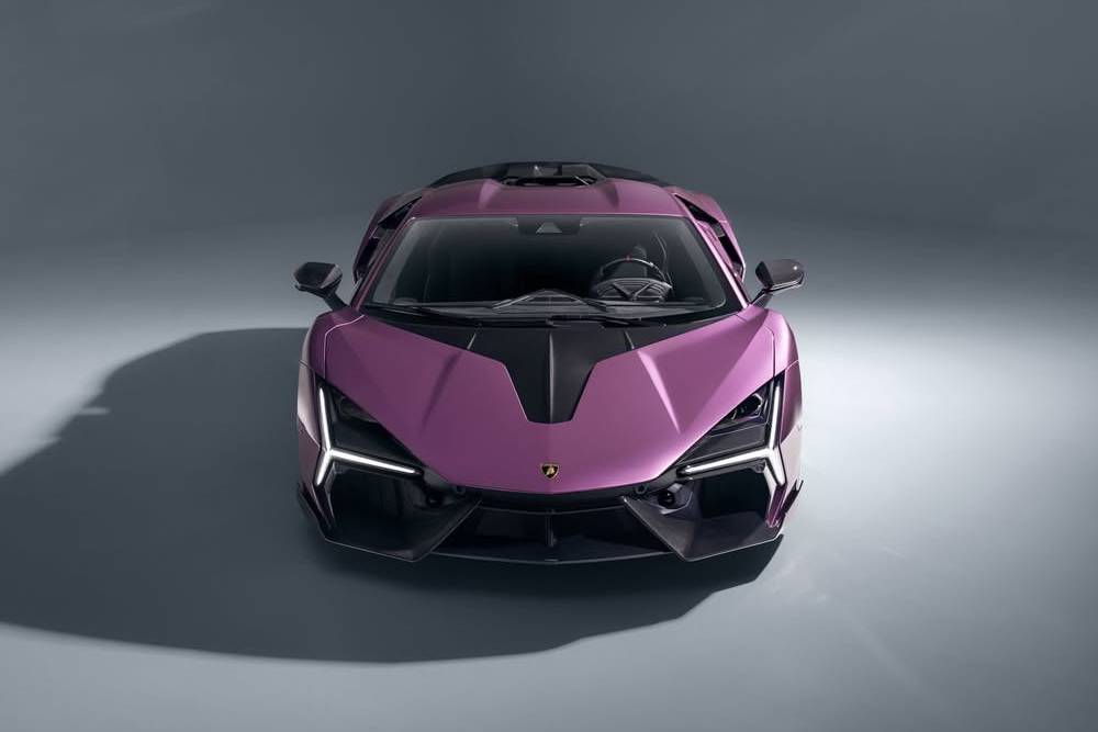 https://cdn.autogreeknews.gr/wp-content/uploads/2026/03/viola-lamborghini-revuelto-novitec-6.jpg