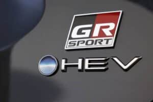 1920_2026_yariscross_stormgrey_exterior_01 (1)