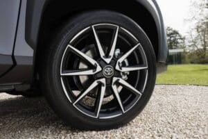 1920_2026_yariscross_stormgrey_exterior_02 (1)