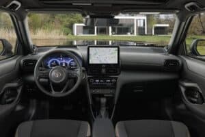 1920_yariscross_highgrade_preciousbronze_interior-01 (1)