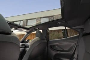 1920_yariscross_highgrade_preciousbronze_interior-09 (1)