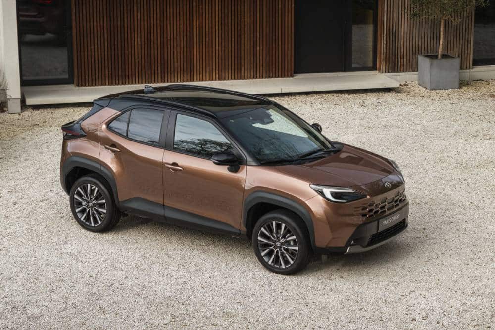 https://cdn.autogreeknews.gr/wp-content/uploads/2026/04/1920_yariscross_highgrade_preciousbronze_static-12-1.jpg