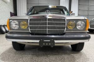 1985-Mercedes-300D-Auction-10