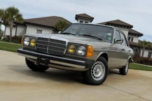 «Παιδούλα» Mercedes W123 300D Turbo με 29.000 χλμ.