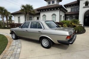 1985-Mercedes-300D-Auction-15