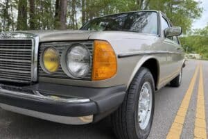 1985-Mercedes-300D-Auction-16