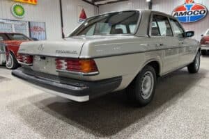1985-Mercedes-300D-Auction-6