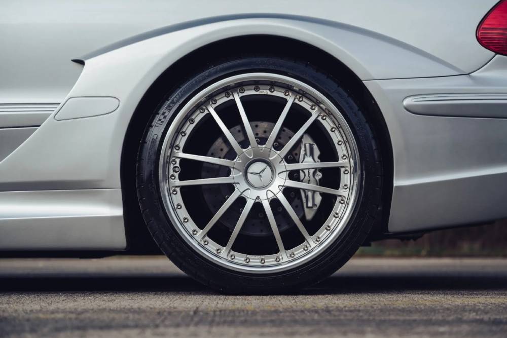 https://cdn.autogreeknews.gr/wp-content/uploads/2026/04/2006-Mercedes-CLK-DTM-AMG-Cabriolet-20-2048x1362-1.jpg