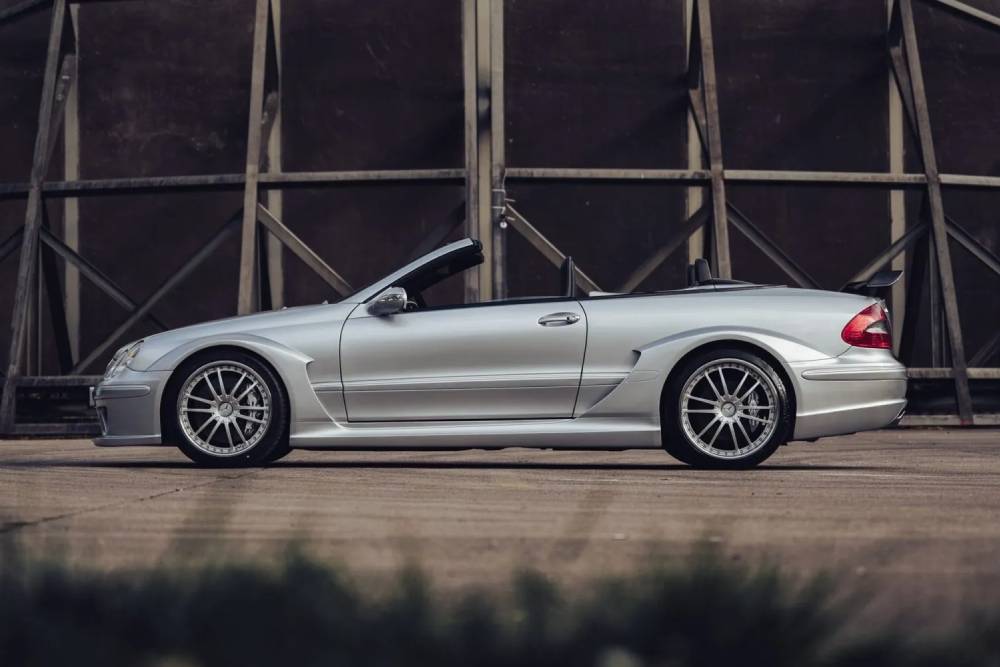 https://cdn.autogreeknews.gr/wp-content/uploads/2026/04/2006-Mercedes-CLK-DTM-AMG-Cabriolet-4-2048x1362-1.jpg