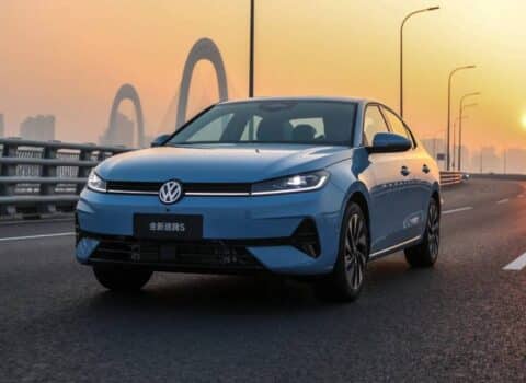 Νέο μεσαίο σεντάν VW Sagitar S σε τιμή παλιού Polo