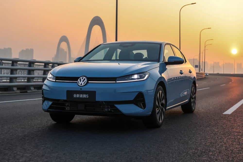 Νέο μεσαίο σεντάν VW Sagitar S σε τιμή παλιού Polo