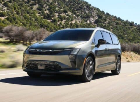 Λάμπει το πρώτο καινούργιο Chrysler εδώ και 10 χρόνια