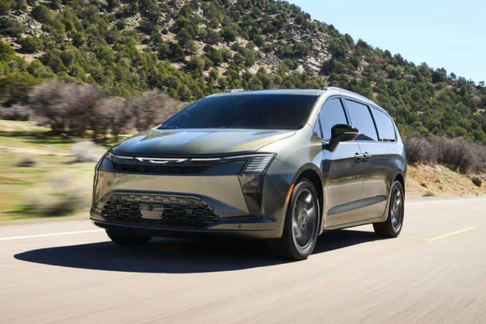 https://cdn.autogreeknews.gr/wp-content/uploads/2026/04/2026-chrysler-pacifica-15.jpg