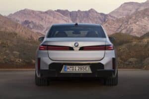 2027-BMW-7-Series-FL-0019_resize-2048×1366