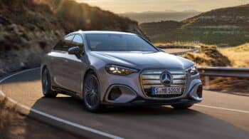 Nέα Mercedes C-Class Electric μπαίνει για πρώτη φορά στην πρίζα