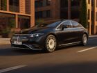 Νέα Mercedes EQS με τιμόνι σε στυλ ΚΙΤΤ και 926 χλμ. αυτονομία
