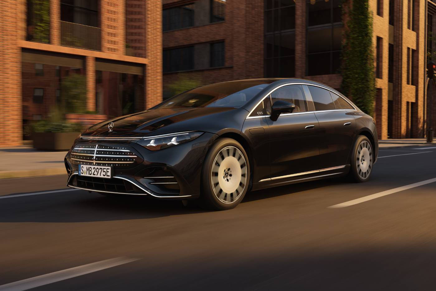 Νέα Mercedes EQS με τιμόνι σε στυλ ΚΙΤΤ και 926 χλμ. αυτονομία